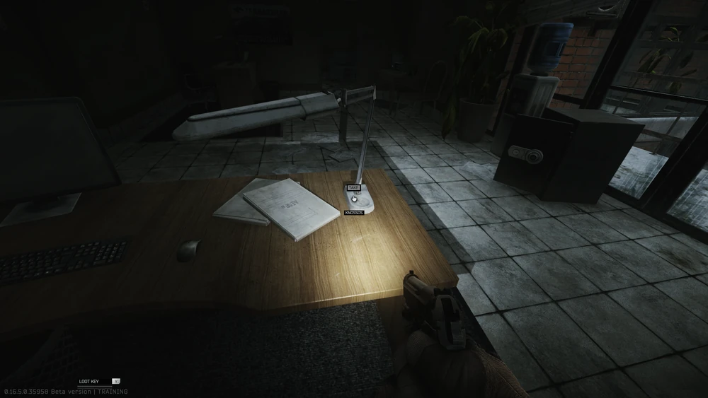 行政楼二楼破损的门的办公室刷新点 行政楼二楼破损的门的办公室刷新点