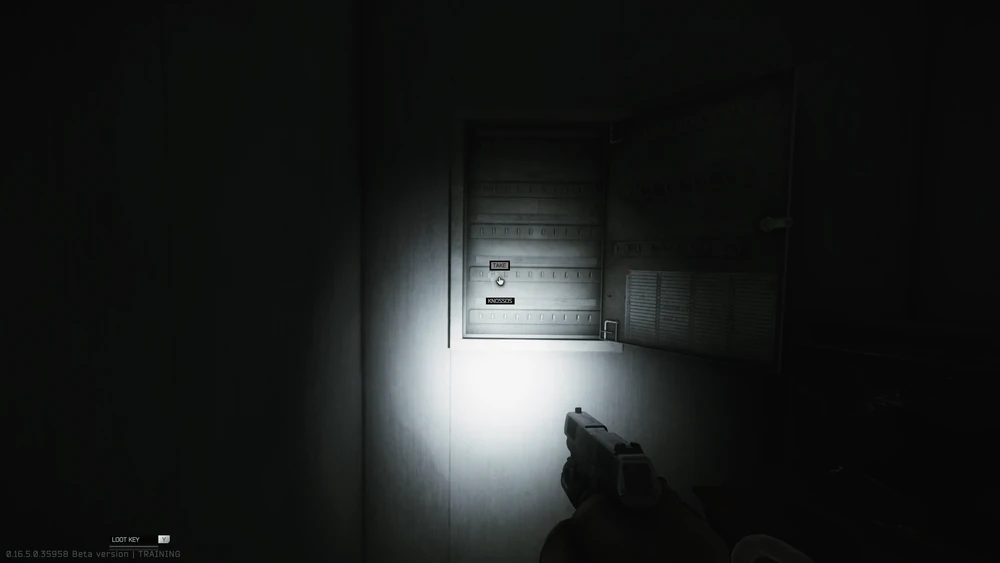 东楼3楼楼梯附近钥匙架刷新点 东楼3楼楼梯附近钥匙架刷新点