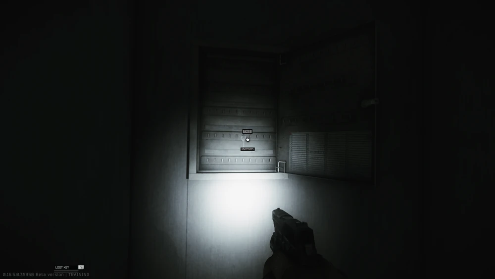 东楼2楼楼梯附近钥匙架刷新点 东楼2楼楼梯附近钥匙架刷新点