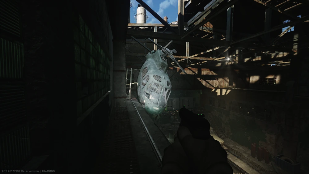 从房梁靠近直升机 从房梁靠近直升机