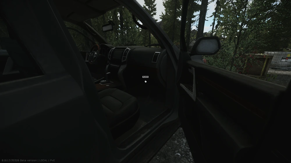 藏匿在SUV里 藏匿在SUV里